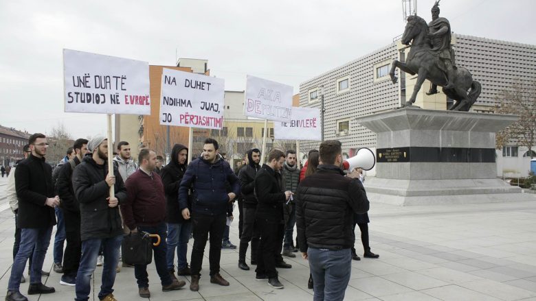 Studentët protestojnë për përjshatimin e Kosovës nga EQAR-i