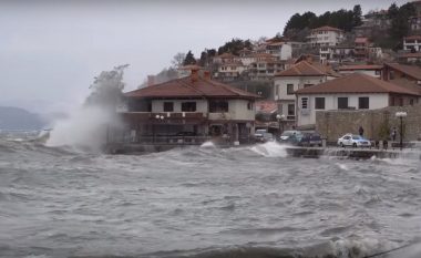 Normalizohet gjendja në Ohër, dëmet nga stuhia e djeshme janë të mëdha (Video)