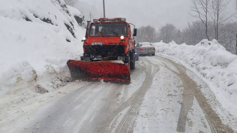 Komunikacioni në Maqedoni, ndalohet lëvizja e makinave të rënda në disa akse rrugore