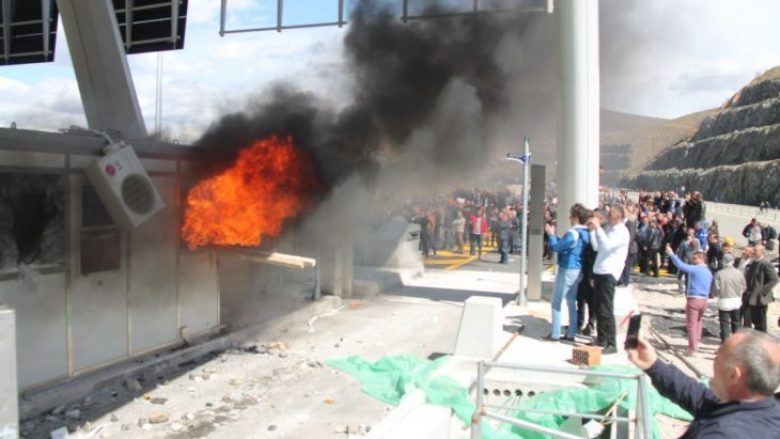 Protestat në Kalimash, mbyllet pikëkalimi Kosovë-Shqipëri në Morinë