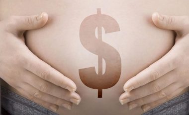 Nënat surrogate përfitojnë para, lindin fëmijë për të tjerët
