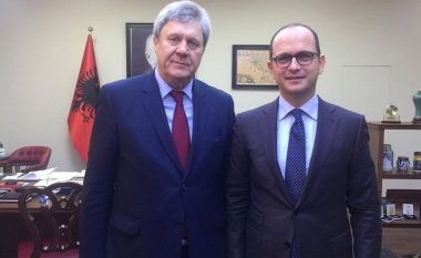 Shqipëria dëbon dy diplomatë rusë
