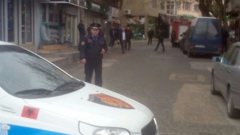 Shpërthim i fuqishëm në mobil shop në Tiranë