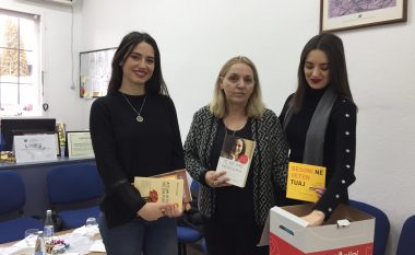 Libraria “Dukagjini” dhuroi libra për “Qendrën për Promovimin e të Drejtave të Grave” në Drenas
