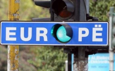 Njohësit e integrimeve evropiane: Liberalizmi i vizave për Kosovën jashtë agjendës së BE-së deri në nëntor (Video)