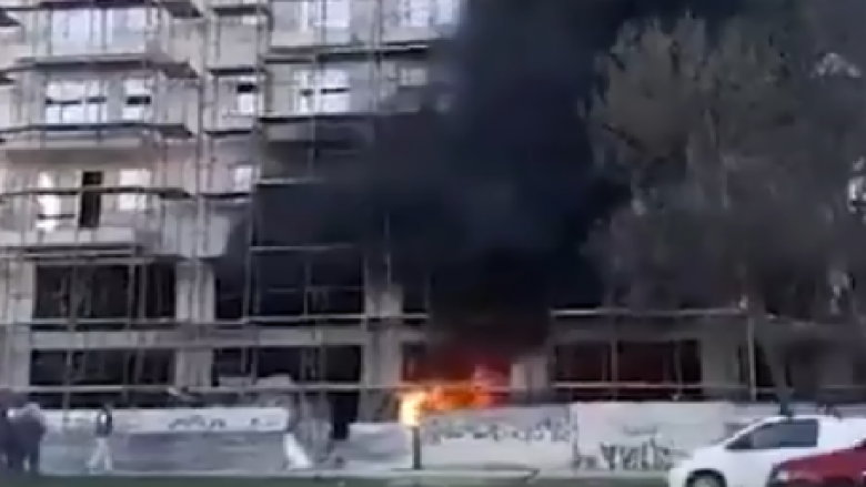 Lokalizohet zjarri në ndërtesën afër Fakultetit Pedagogjik në Shkup