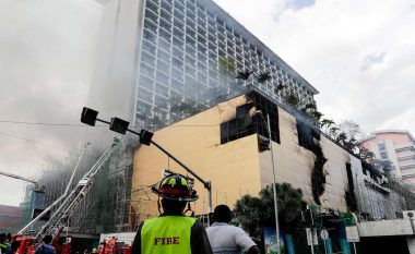 Zjarr në një hotel në Filipine, katër të vdekur dhe 19 të zhdukur (Foto/Video)