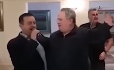 Pas Erdoganit, Daçiq e pret me këngë edhe homologun grek Kotzias (Video)