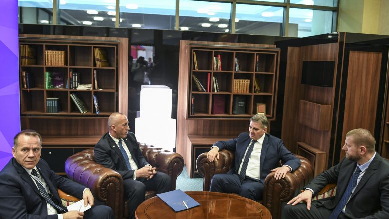 Haradinaj takim bilateral me Kryetarin e Këshillit të Ministrave të Bosnjës dhe Hercegovinës, Denis Zvizdiq