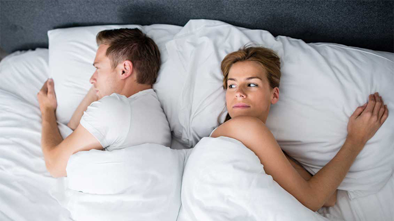 Mungesa e gjumit, zvogëlon sasinë e spermës me një të tretën