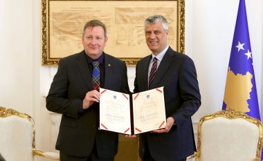 Thaçi dekoroi drejtorin e GIZ-it me Medaljen Presidenciale Jubilare