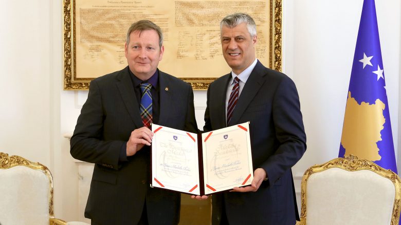 Thaçi dekoroi drejtorin e GIZ-it me Medaljen Presidenciale Jubilare