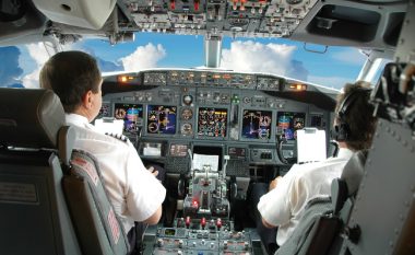 Piloti ka zbuluar frikën e tij më të madhe: Këto janë gjërat më të rrezikshme të cilat mund të ndodhin gjatë një pilotimi të aeroplanit
