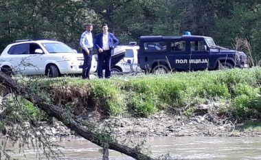 Qytetarët dhe policia e Maqedonisë angazhohen për gjetjen e dy policëve (Foto)