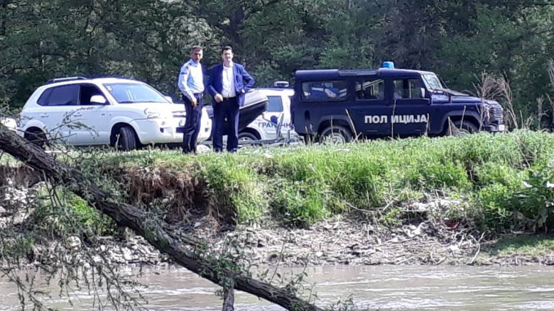 Qytetarët dhe policia e Maqedonisë angazhohen për gjetjen e dy policëve (Foto)