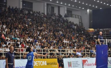 Mbi 2500 tifozë në finalen e volejbollit të femrave, Intelektualët dhurojnë spektakël duke festuar titullin e kampionit