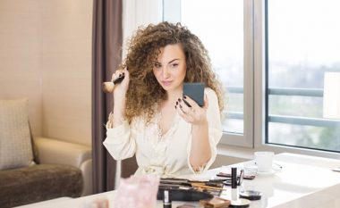 Pastrimi i furçave të makijazhit – të gjithë përbërësit i keni në shtëpi