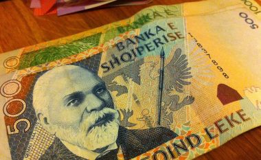 Pakësohen financat e shqiptarëve, shkak zhvlerësimi i euros