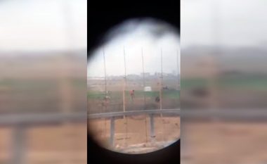 Një palestinez qëllohet nga një snajper izraelit – një ushtar pastaj dëgjohet duke festuar (Video,+18)
