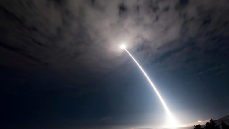 Ushtria amerikane realizon me sukses hedhjen e raketës interkontinentale (Video)
