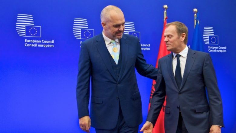 Tusk: Negociatat të merituara, por duhen bindur vendet anëtare