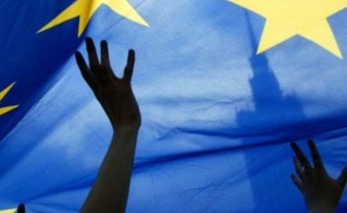 Analistët: Nuk duhet fajësuar BE-në për mos liberalizimin e vizave, por institucionet vendore (Video)