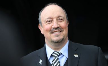 Napoli kontakton Benitezin, në listë edhe tre trajnerë tjerë