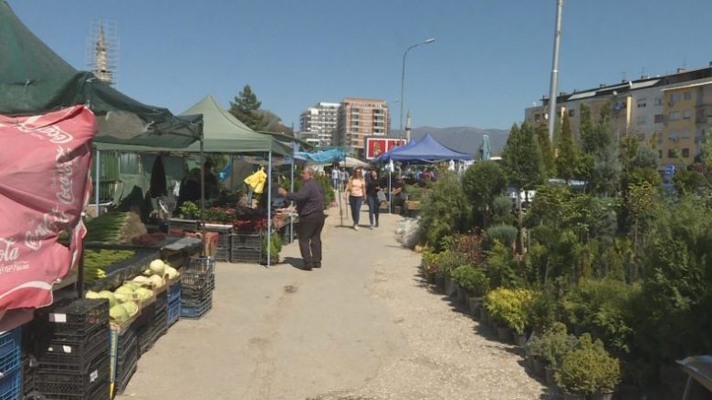 Tregtarët e luleve në Bit Pazar protestojnë edhe sot kundër zhvendosjes së tyre