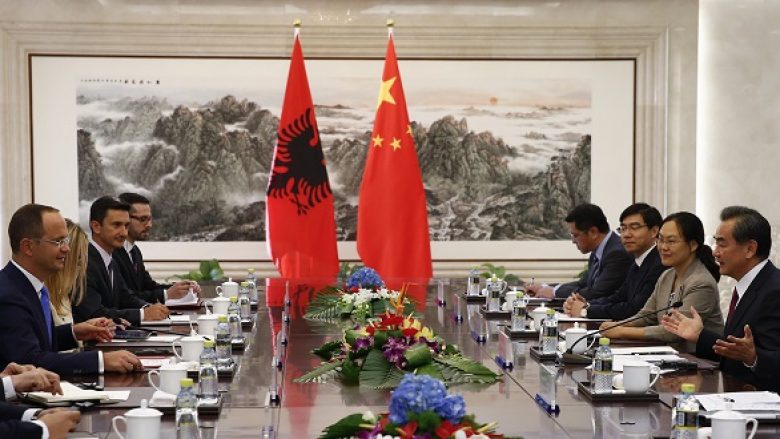 Shqipëria ua heqë vizat kinezëve