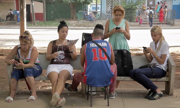 “Conectifai” apo revolucioni digjital në Havanë: Takimet e reja në parkun e WiFi-së! (Video)