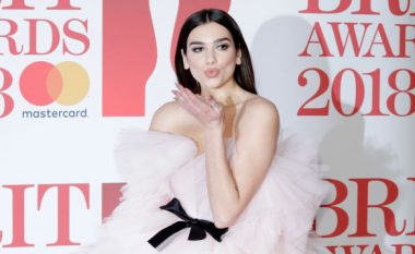 Dua Lipa niset drejt Parisit, por pa pasaportë