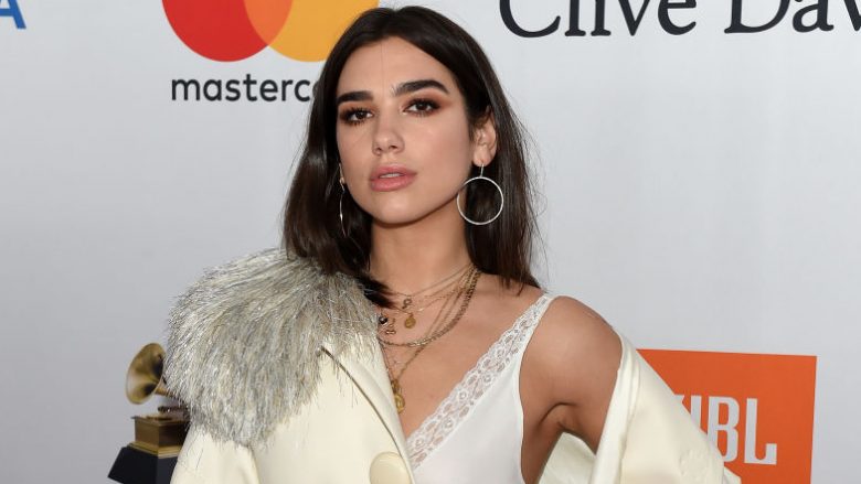 Dua Lipa shkurton flokët, merr një pamje tjetër