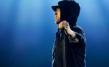 Eminem ka lansuar një klip brutal për këngën “Framed”