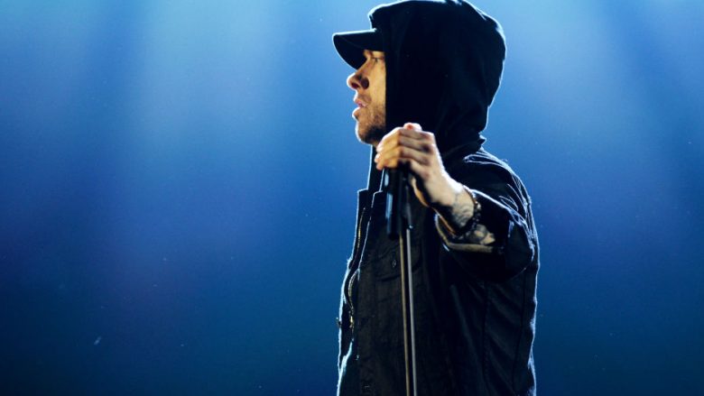 Eminem ka lansuar një klip brutal për këngën “Framed”