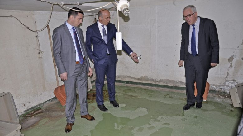Ministri Gashi premton zgjidhjen e çështjes së ujërave të zeza në TKK dhe BKK