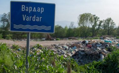 Deponitë e egra edhe më tej ndotin qytetin e Shkupit (Foto)