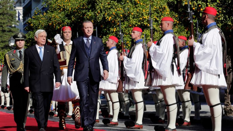 Presidenti grek refuzon shkëmbimin e ushtarëve me Turqinë