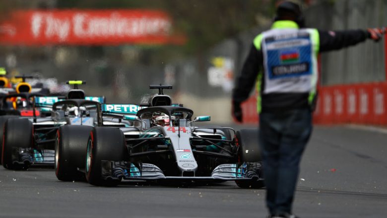 Lewis Hamilton fitoi garën e Çmimit të Madh të Azerbajxhanit
