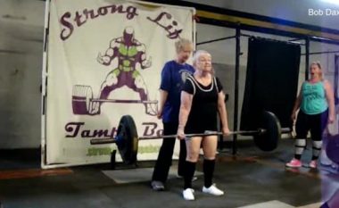 Gjyshja 97-vjeçare që ngritë pesha, inspirimi i të gjithëve për të nisur ushtrimet (Video)