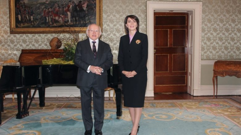 Jahjaga në Irlandë, takon presidentin Higgins