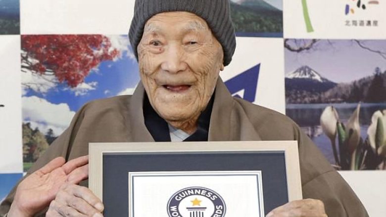 Japonezi 112-vjeçar është zyrtarisht njeriu më i vjetër në botë (Foto)