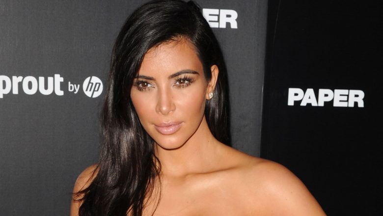 Kim Kardashian rikthehet me pozat me bikini