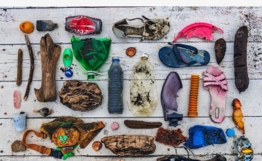 Fotografi italian, art me mbeturinat te Rana e Hedhun në Shëngjin