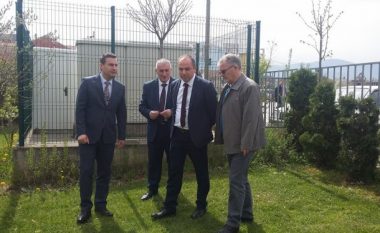 Testi PISA fillon në Prizren, ministri i Arsimit optimist për rezultate të mira