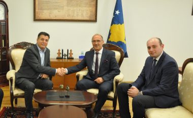 Gashi dhe Bahtiri flasin për sigurinë në Mitrovicë