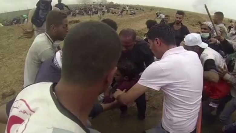 “Ekzekutimi” i adoleshentit palestinez nga forcat izraelite, dëshmitarët thonë se ishte i paarmatosur dhe larg gardhit! (Video,+16)