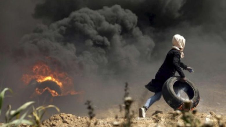Akoma përleshje në Rripin e Gazës, një i vdekur dhe qindra të plagosur mes protestuesve