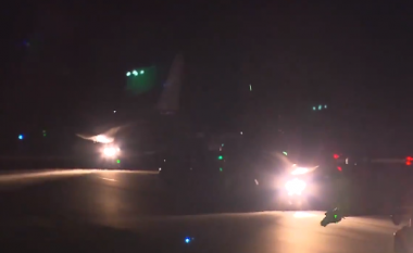 Parisi publikon videon ku shihen aeroplanët ushtarakë duke u nisur për të bombarduar Sirinë (Video)