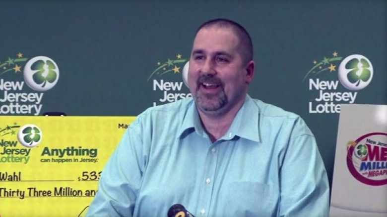 Iu deshën vetëm një vit në New Jersey për të fituar lotarinë 533 milionë dollarëshe (Video)