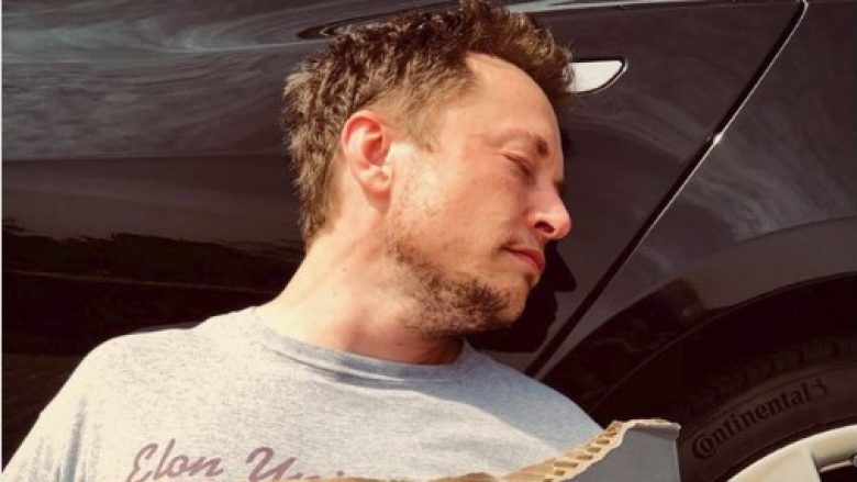 Shakaja e 1 Prillit në lidhje me Tesla-n, Elon Muskut mund t’i kushtojë shumë para! (Foto)